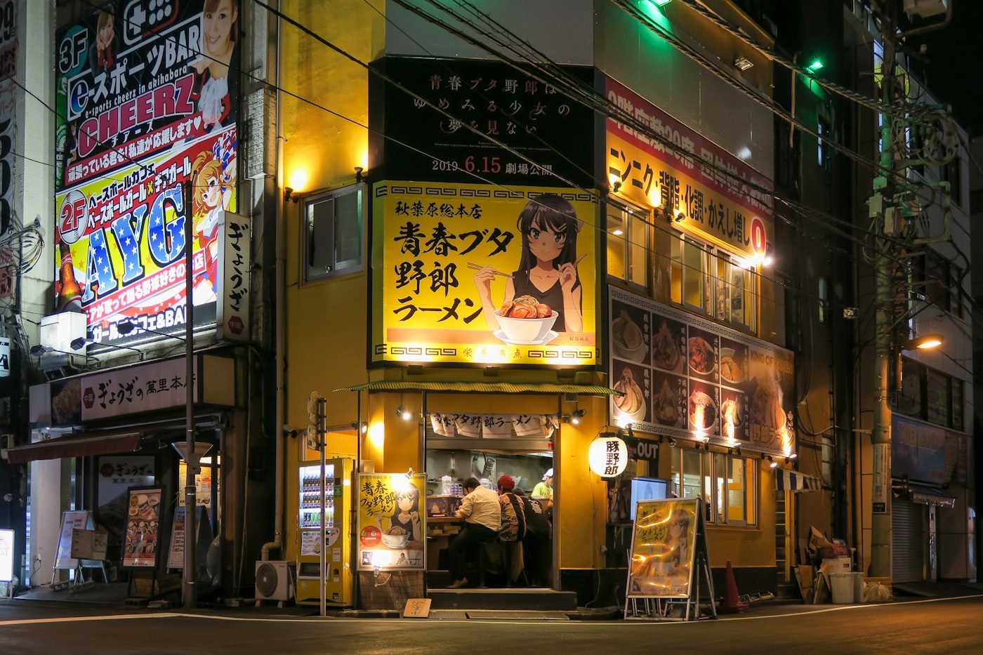 A Tokyo backstreet of izakayas glowing at night