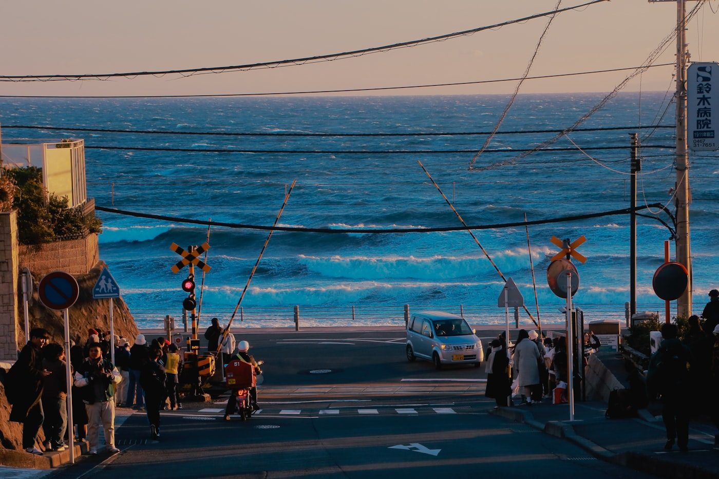The seaside road along the Kamakura coastline